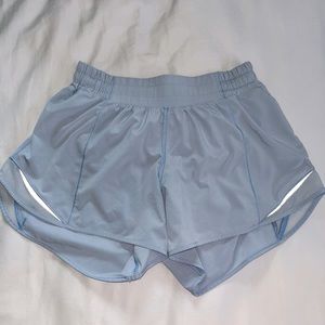 Light blue VGUC lululemon hottie hot shorts 4”